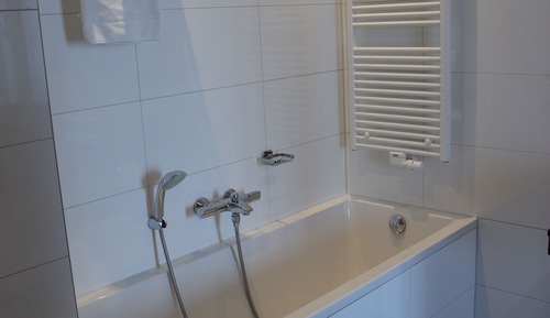 Deluxe Room, 2 Twin Beds, Bathtub