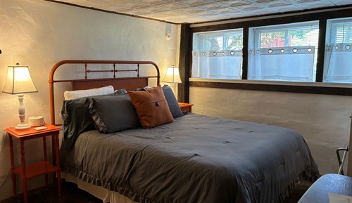 Economy Double Room, Private Bathroom, Courtyard View (Tracks & Trails)