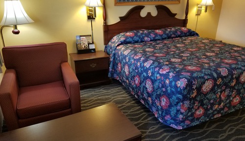 Single Room, 1 King Bed, Smoking