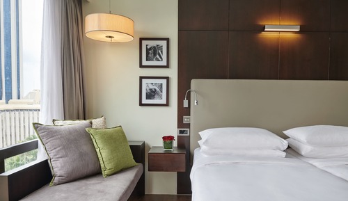 Club Room, 1 King Bed