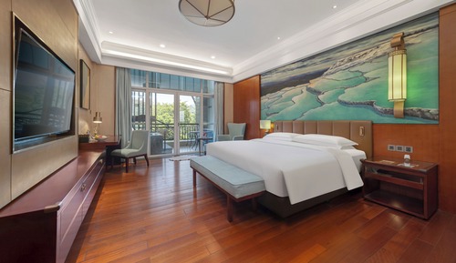 Hotspring Deluxe Suite