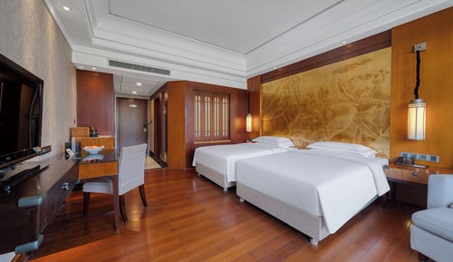 Lake View Deluxe Twin Beds Room