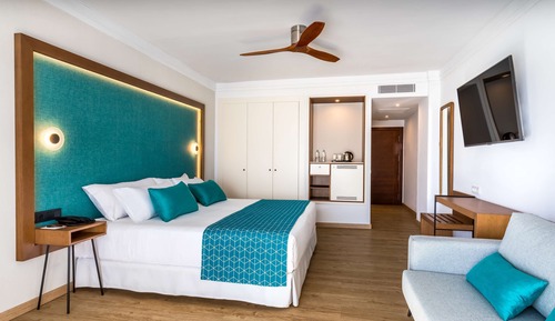 Superior Room, Partial Sea View (2 adults + 1 child)