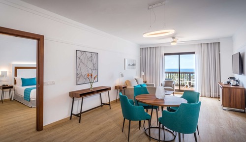 Junior Suite (2 adults + 2 children)