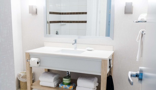 Standard Room, 2 Queen Beds (Coast Two Queens)