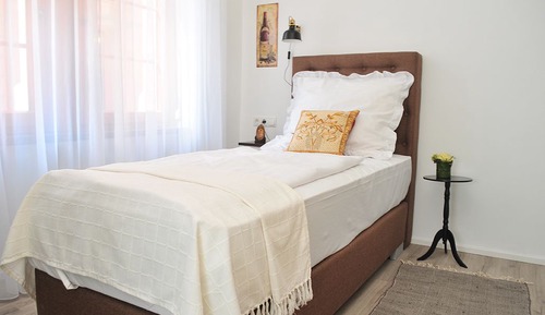 Single Room (Fleur)