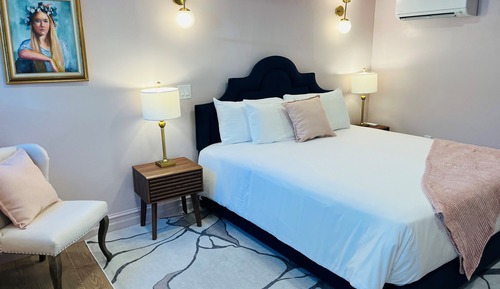 Deluxe Room, 1 King Bed, Ensuite (Queen Deluxe)