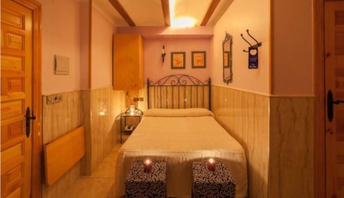 Romantic Studio (Free bottle of cava and box of chocolates)