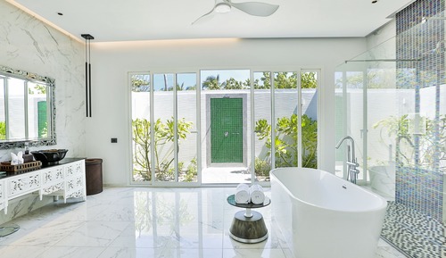 Jacuzzi Beach Villa
