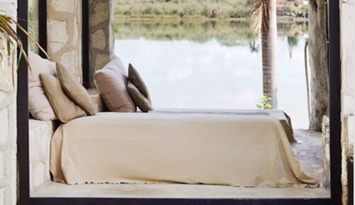 Basic Suite, Terrace