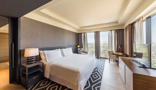 Junior Suite, Pool View (Lounge Access)