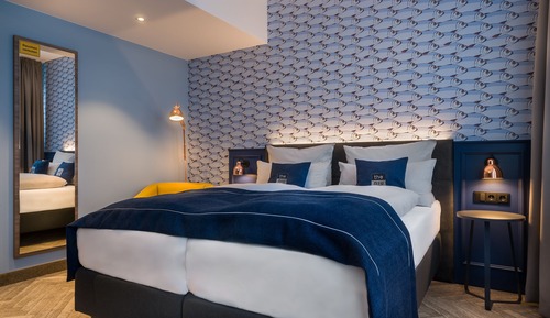 Premium Room, 1 Queen Bed (Up to 3 Adults)