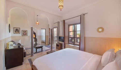 Junior Suite, 1 King Bed, Balcony, Mountain View