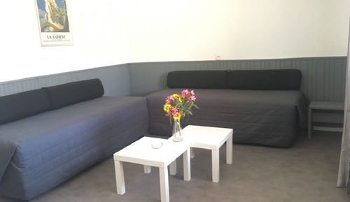 Apartment (LES HORTENSIAS 001)