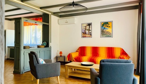 Apartment (LES AMANDIERS 015)