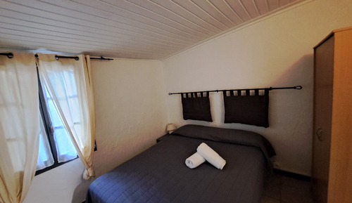 Apartment (LES IRIS 010)