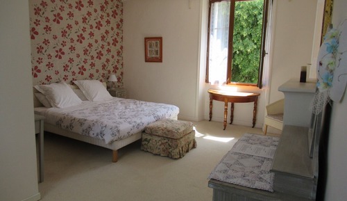 Double Room (Les Fleurs)