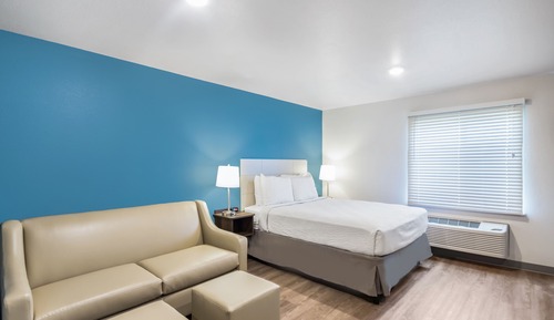 Standard Room, 1 Queen Bed, Non Smoking (Sofa)