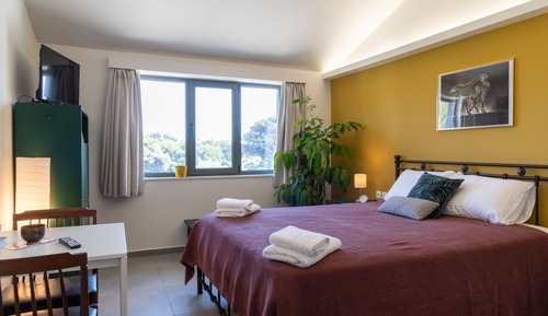 Double Room (25)