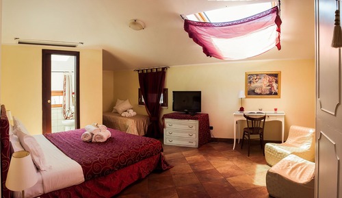 Deluxe Triple Room