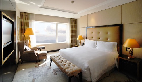 Premium Room, 1 King Bed, Club Lounge Access