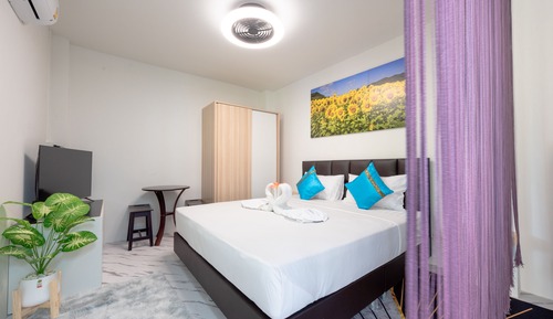 Superior Modern Room