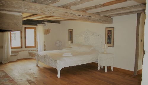 Deluxe Double Room, Ensuite, Courtyard View (With SuperKing Bed)