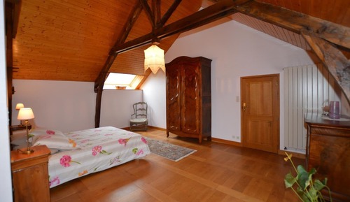 Double Room (Rose)