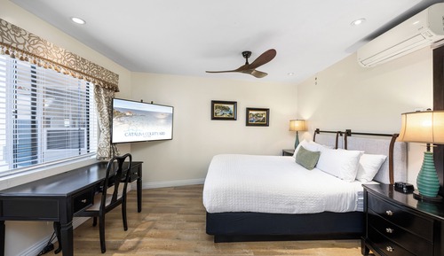 Room, 1 King Bed, Courtyard View