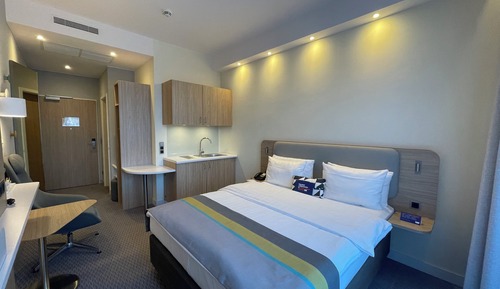 Standard Room, 1 Queen Bed, Kitchenette (with Terrace)