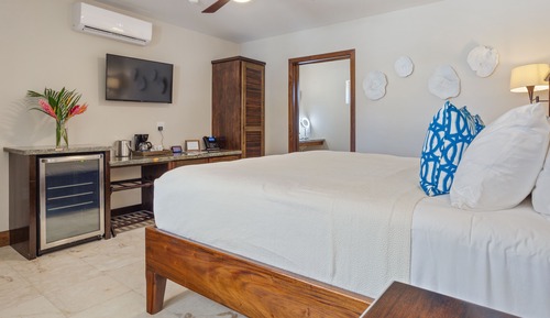 Manatee Luxury Villa, 4 Bedrooms, Private Pool, Ocean View