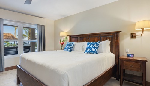 Crab Deluxe Room, 1 King Bed, Pool View