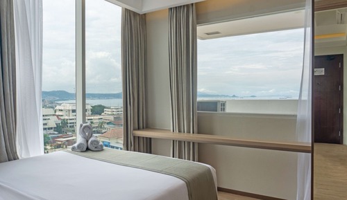 2 Bedroom Springhill Suite - 2 Queen Beds - Balcony - Sea View