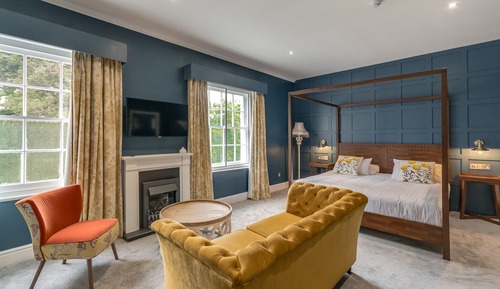 Signature Suite, 1 King Bed, River View