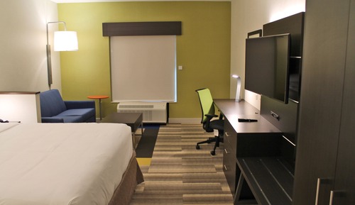 Suite, 1 King Bed, Accessible (Mobil Tub, Extra Living)
