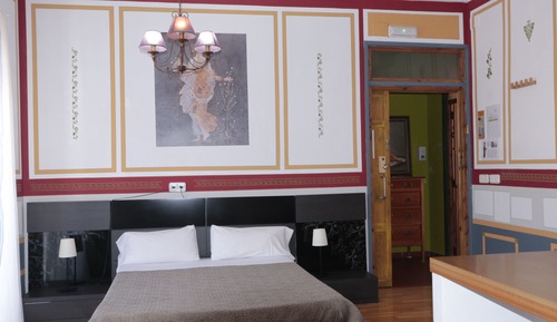 Deluxe Double Room (Castle view, 201 Calpurnia)