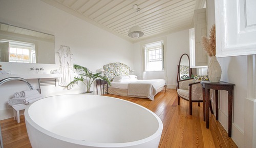 Suite, Poolside
