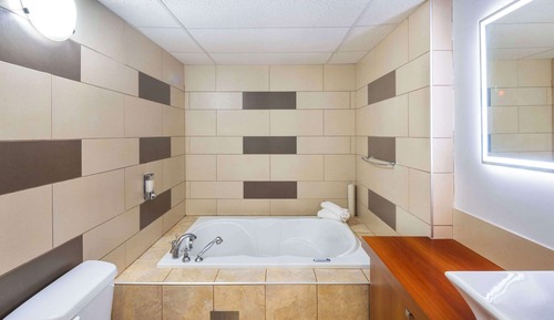 Suite, 1 King Bed, Non Smoking