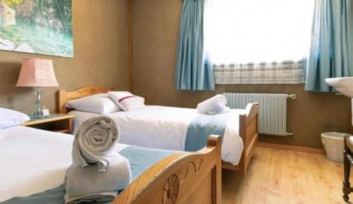 Twin Room, Shared Bathroom