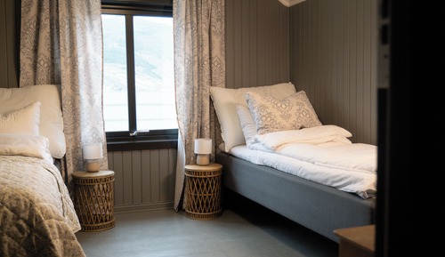 Economy Twin Room, Shared Bathroom