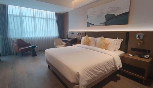 Standard Room, 1 King Bed