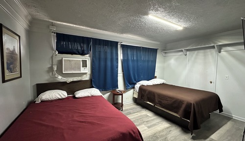 Family Room 4 Queen Beds