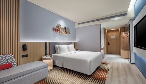Standard Room, 1 King Bed (Grassland View)
