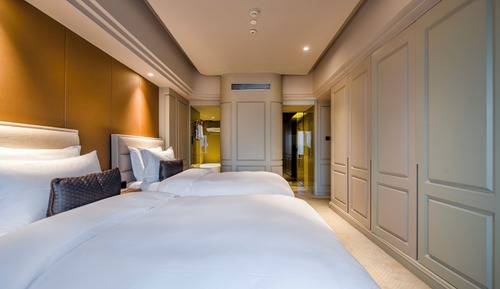 Business Suite, City View