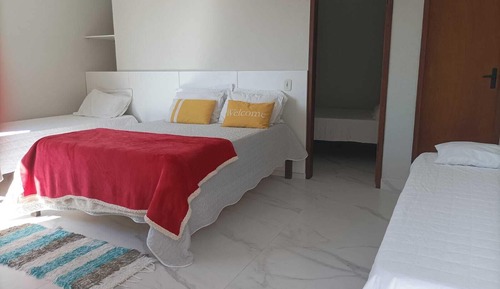 Room, Multiple Beds