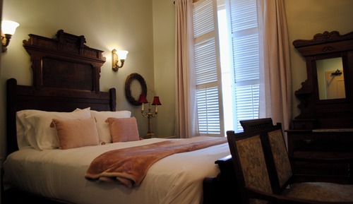 Classic Room, 1 Queen Bed, Non Smoking, City View