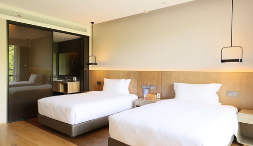 Basic Twin Room, Balcony, Hill View
