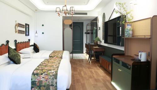 Signature Twin Room, Balcony, City View