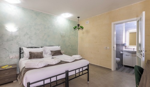 Family Studio, Sea View (Ta'Battista B&B & Pool - Ix-Xwejni)
