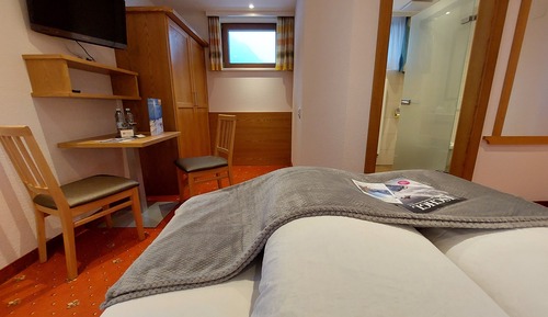 Classic Double Room, 1 Queen Bed, Balcony, Mountain View